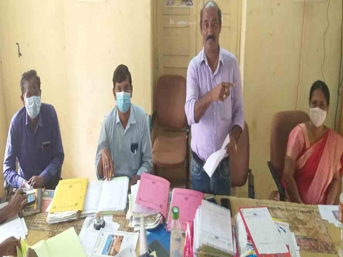 ఉపాధిహామీ పనిచేసిన చోట బోర్డులు ఏర్పాటు చేయాలి : ఎంపీడీఓ