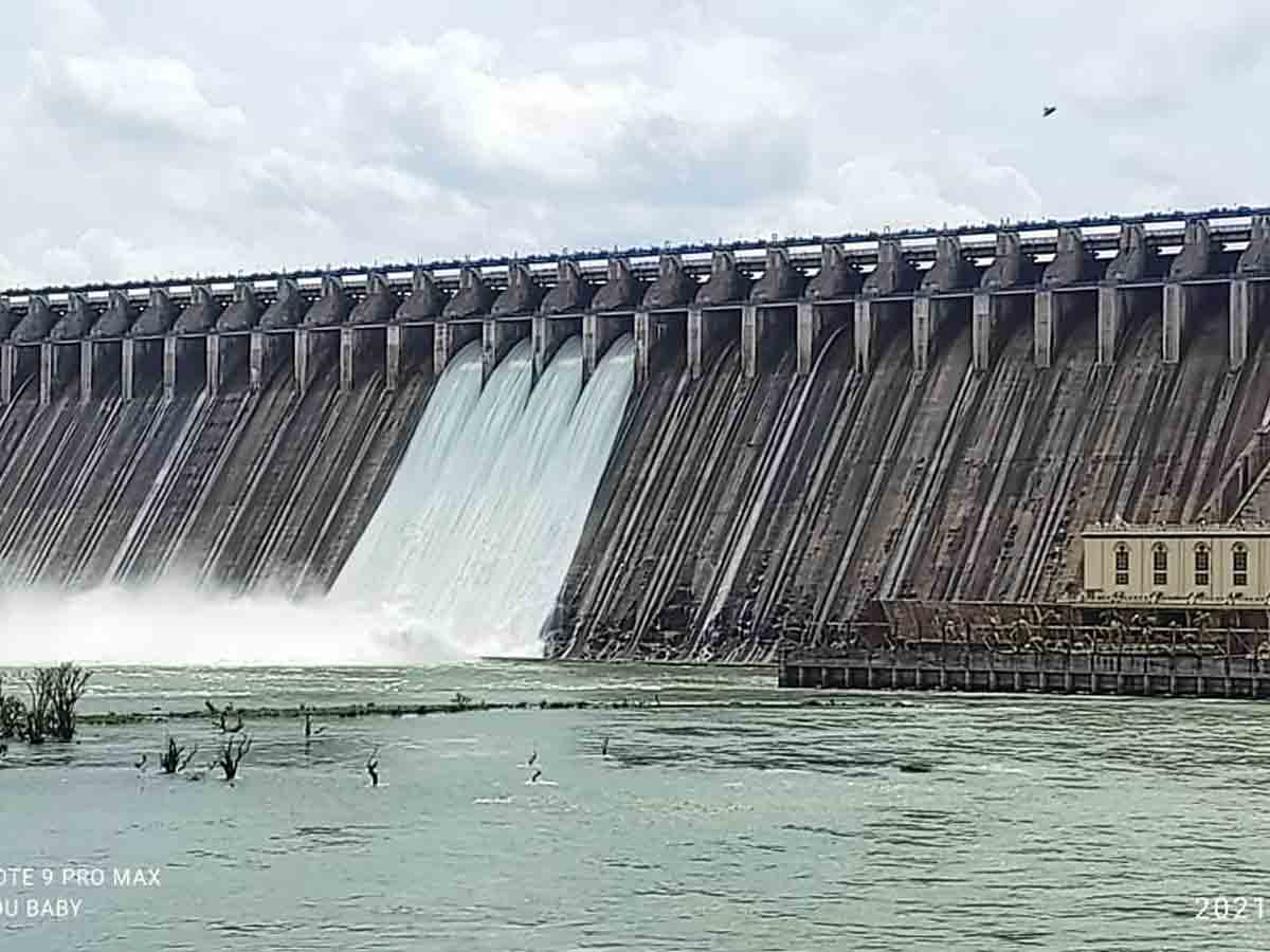 Nagarjuna Sagar | నాగార్జున సాగర్ ప్రాజెక్ట్‌కు కొనసాగుతున్న వరద