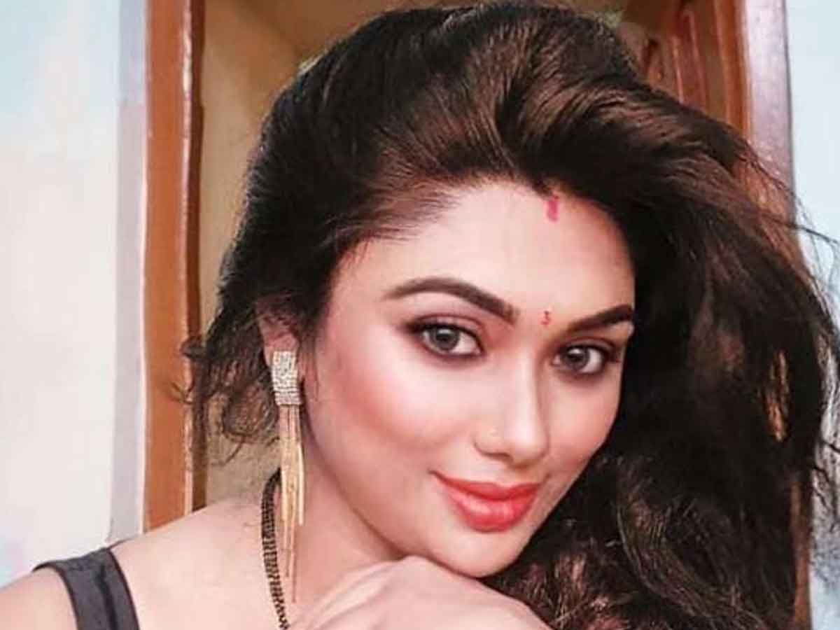 వెలుగులోకి మరో పోర్న్‌ రాకెట్ ..క‌ట‌క‌టాల వెనక్కి వర్ధమాన న‌టి