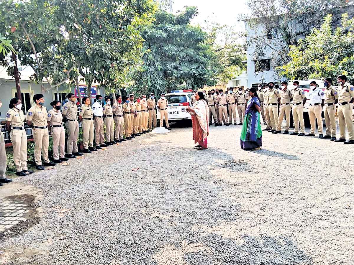 నిబద్ధతతో ఉండాలి.. నిజాయితీగా మెలగాలి