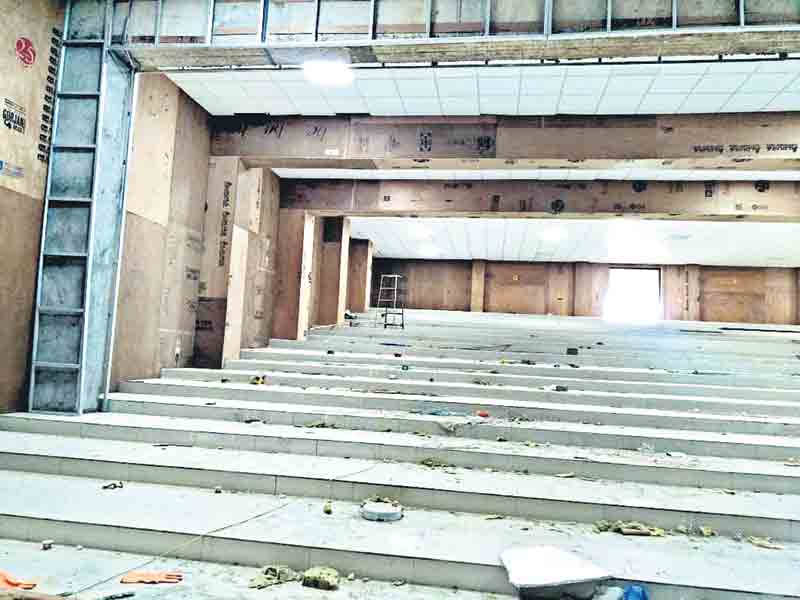 ఆడిటోరియానికి తుదిమెరుగులు