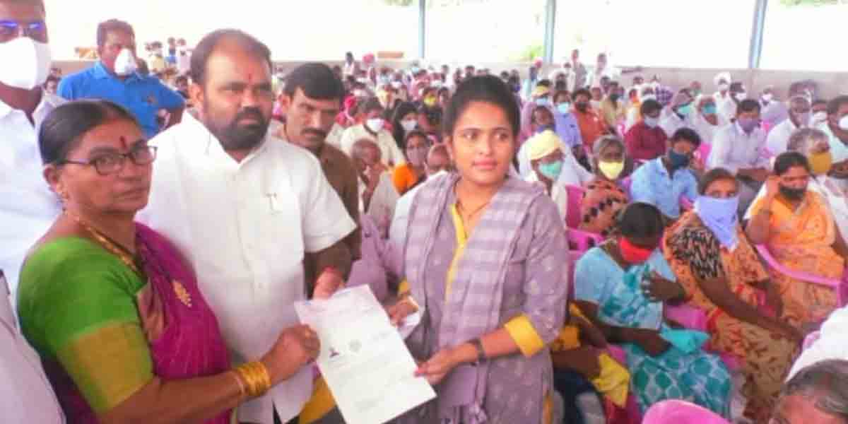 రూ.1.17 కోట్ల విలువైన సీఎంఆర్‌ఎఫ్‌ చెక్కులు పంపిణీ చేసిన ఎమ్మెల్యే కంచర్ల