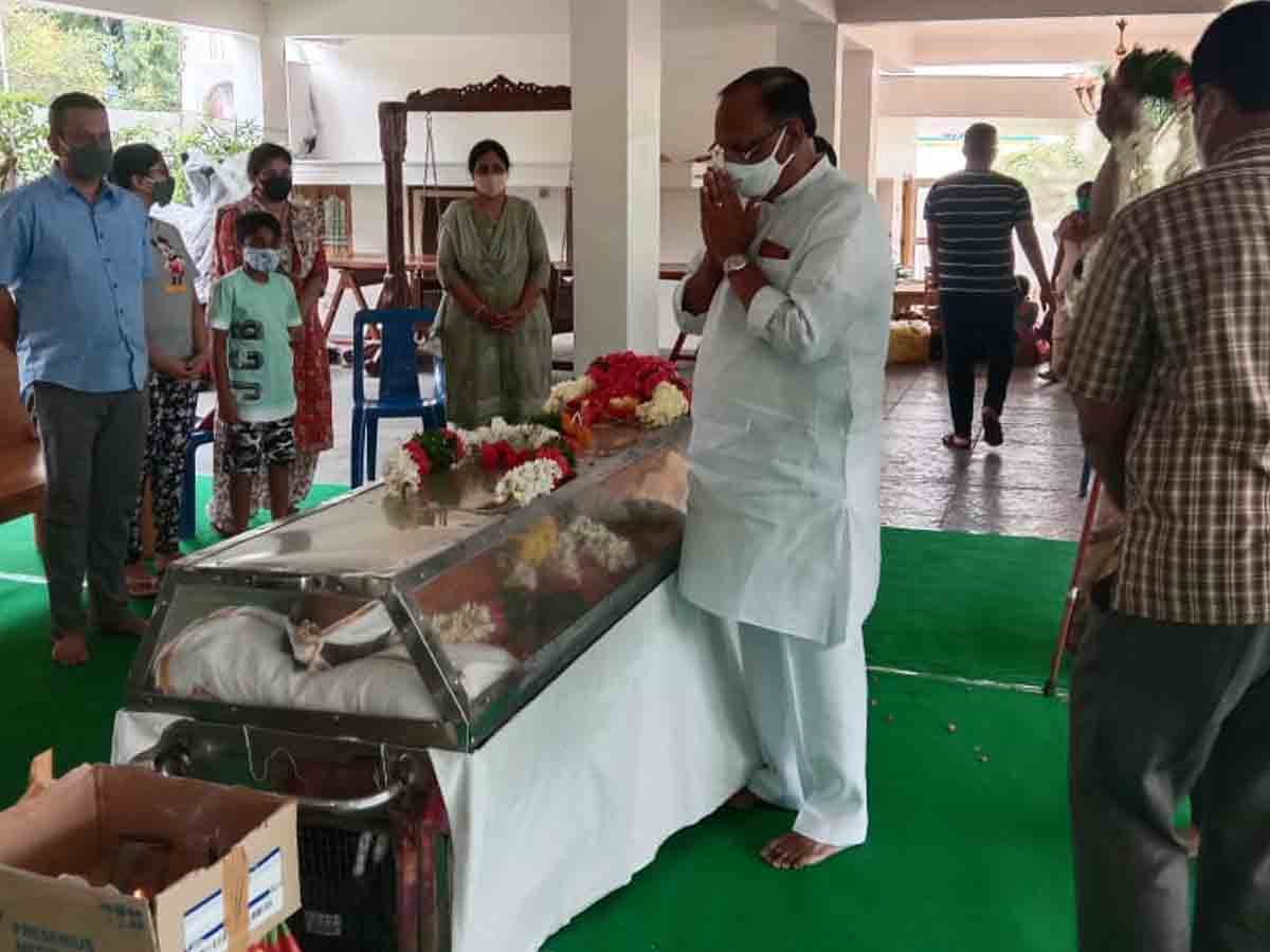 మద్ది విద్యాసాగర్ రెడ్డికి గుత్తా సుఖేందర్ రెడ్డి నివాళులు