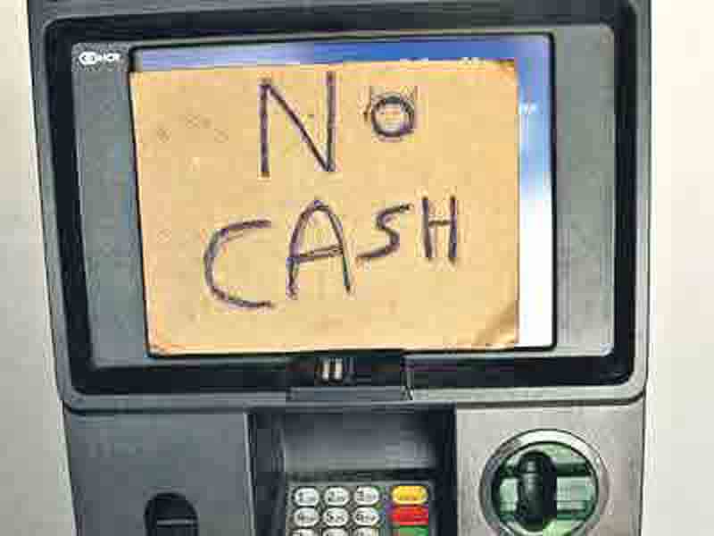 ఏటీఎంలో నగదు లేకపోతే రూ. 10,000 జరిమానా