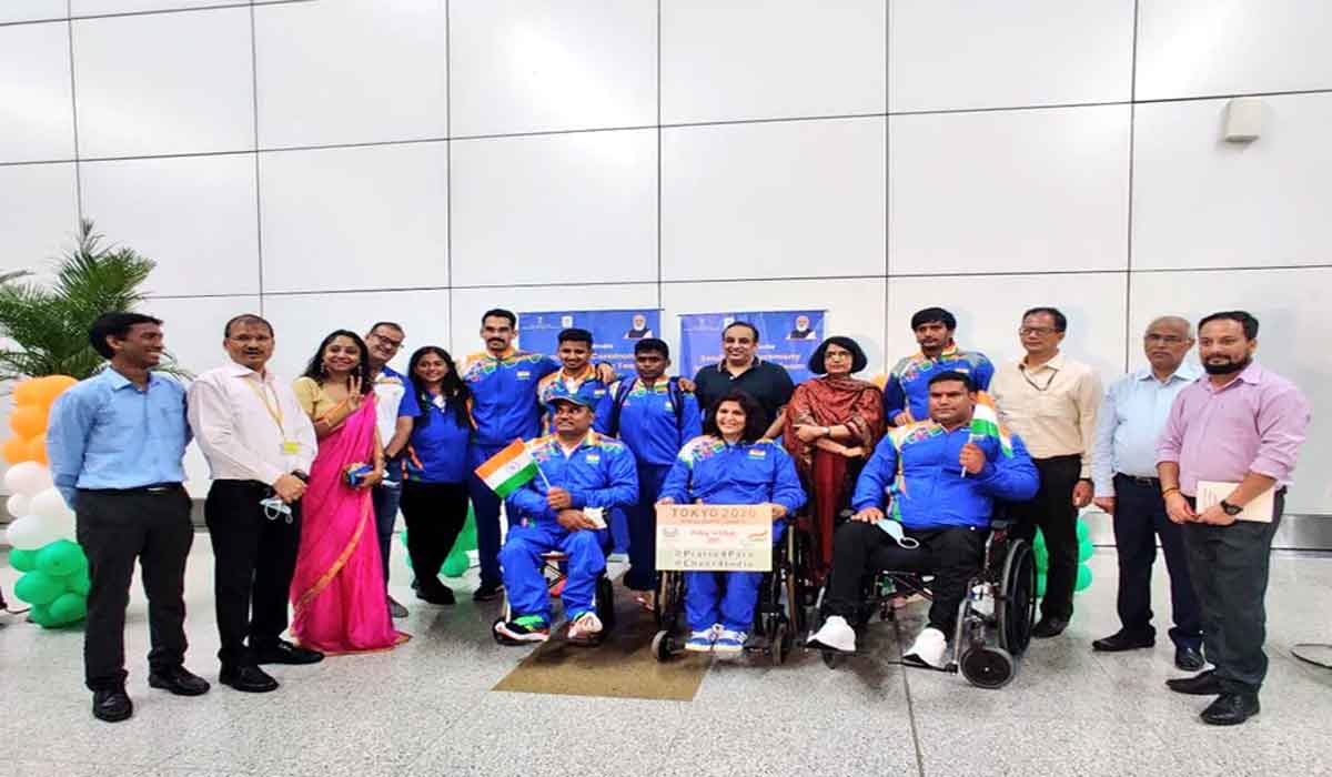 Paralympics: క్వారంటైన్‌లో తంగ‌వేలు.. టేక్ చంద్‌ చేతికి జాతీయ ప‌తాకం