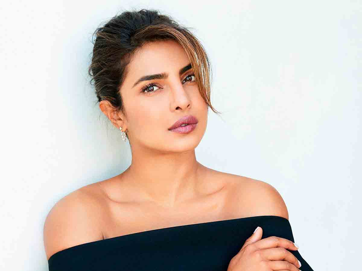 Priyanka chopra |  పదో తరగతిలోనే ఫస్ట్ లవ్.. ఆ టైంలో నా బాయ్ఫ్రెండ్ను బీరువాలో దాచిపెట్టా..