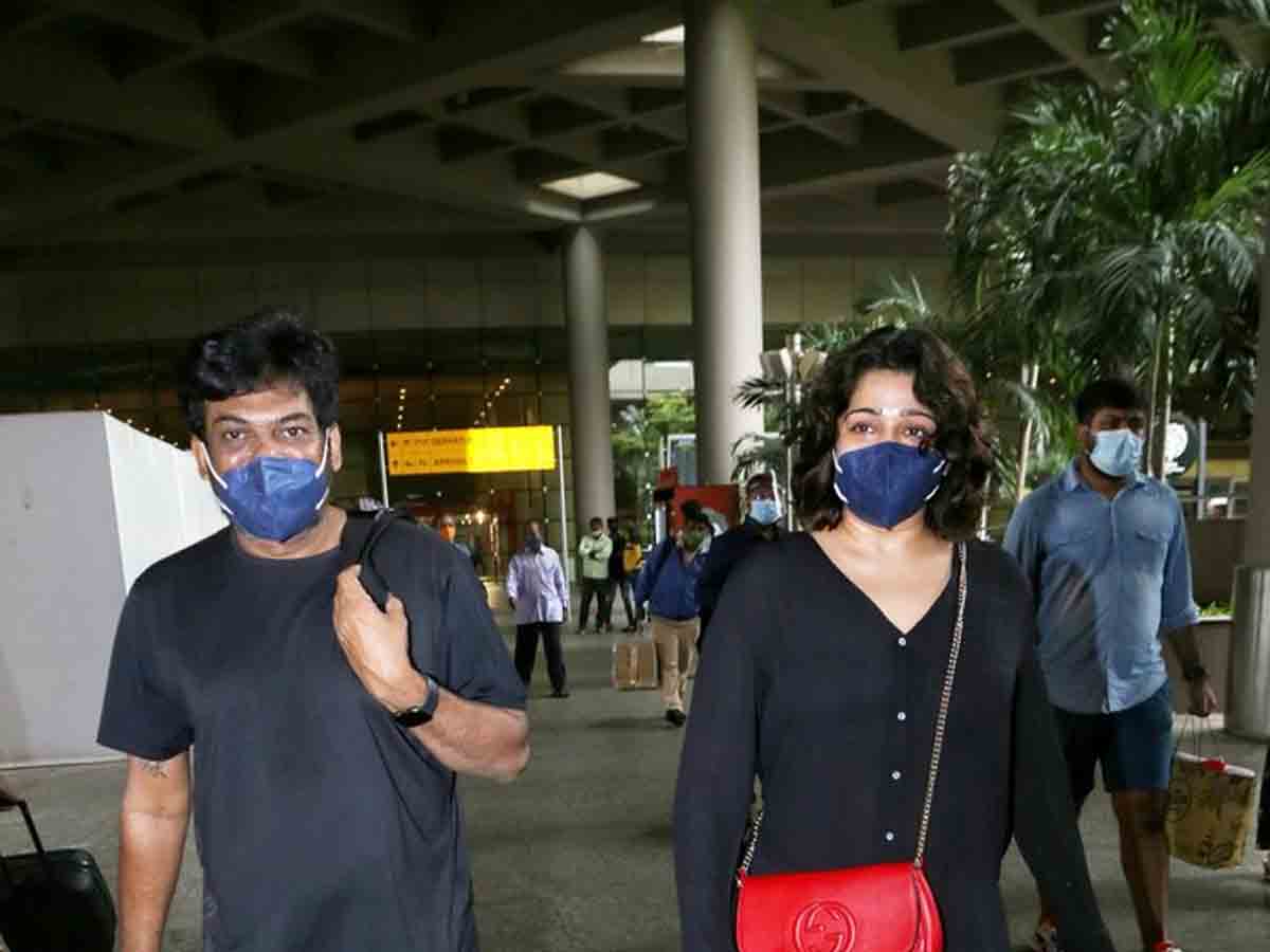 LIGER: ఎయిర్ పోర్ట్‌లో ప్ర‌త్య‌క్ష‌మైన పూరీ, ఛార్మీ