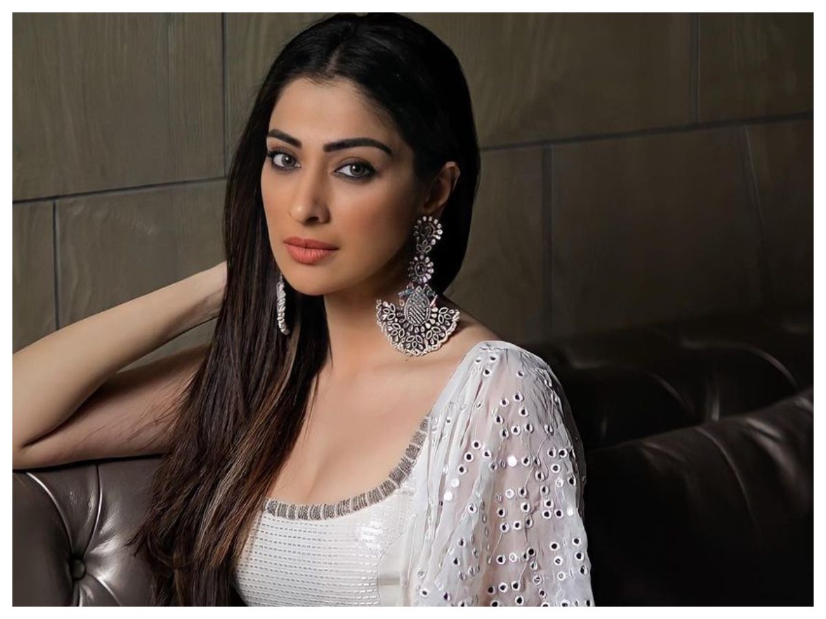 Raai Laxmi : అదిరే అందాలతో కవ్విస్తున్న‌ లక్ష్మీ రాయ్