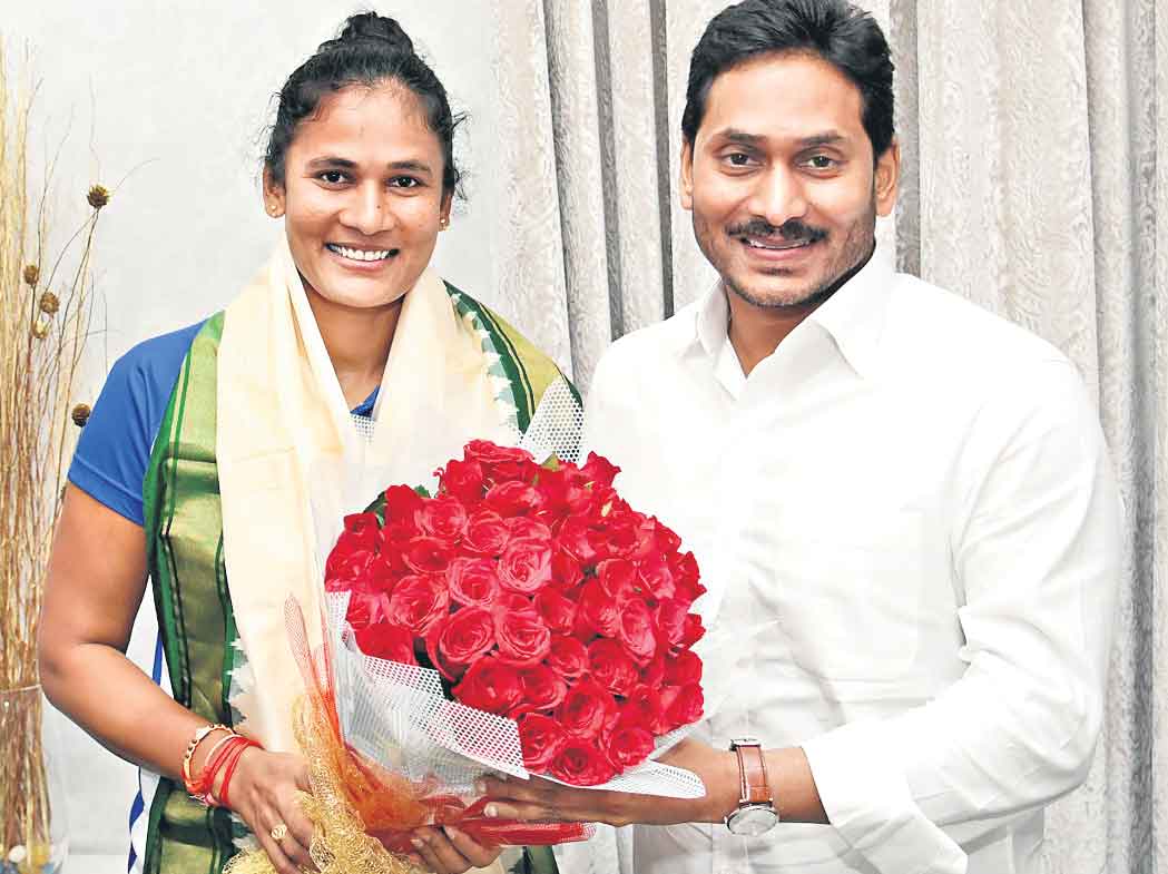 రజనీకి నగదు ప్రోత్సాహకం