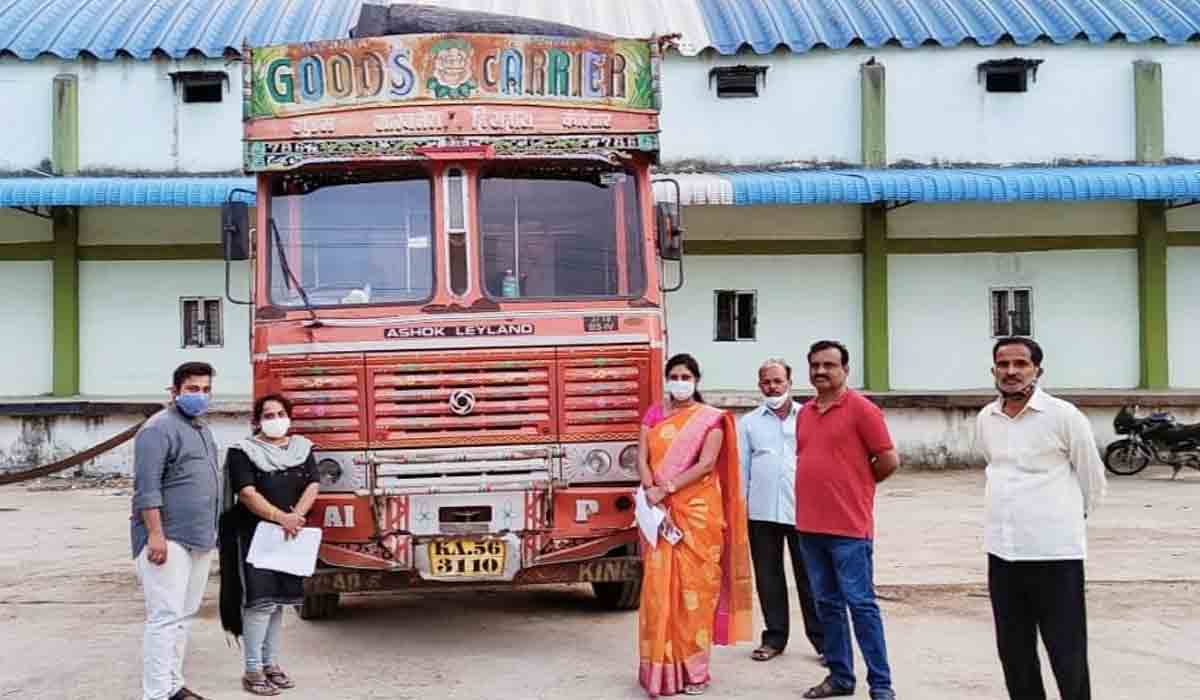 మునిప‌ల్లిలో 200 క్వింటాళ్ల రేష‌న్‌ బియ్యం పట్టివేత