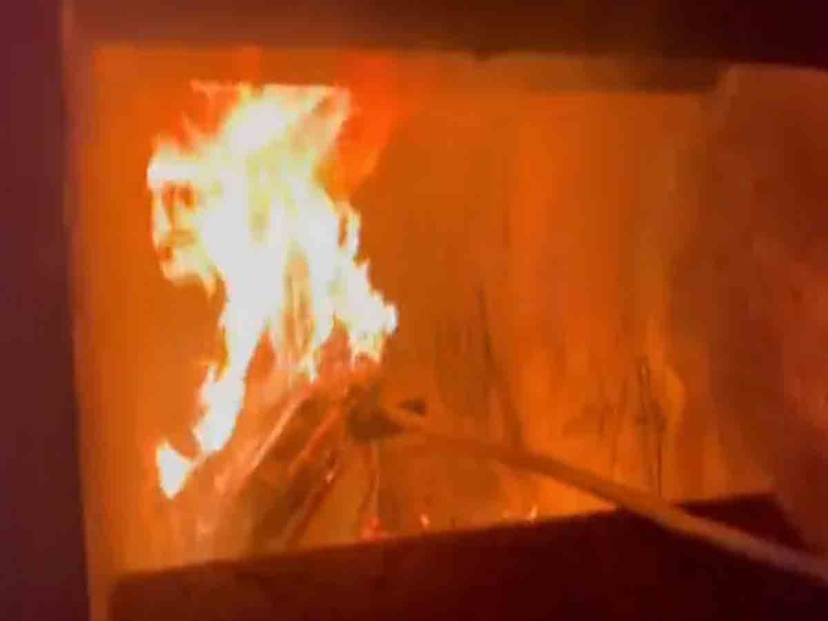 తాలిబన్ల నుంచి రక్షణ కోసం బాలికల స్కూలు రికార్డులు దగ్ధం