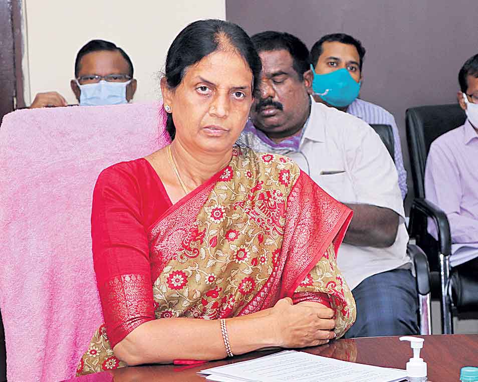 ట్యూషన్‌ ఫీజే వసూలు చేయాలి