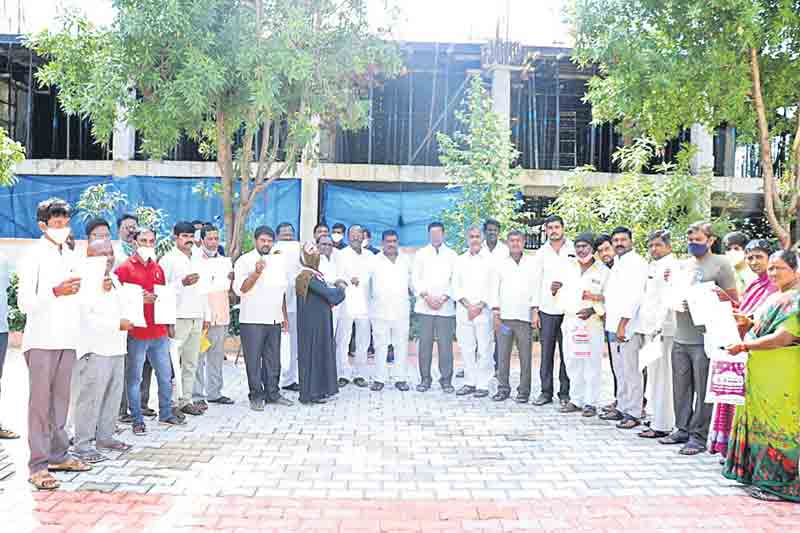 నిరుపేదలకు సీఎంఆర్‌ఎఫ్‌ వరం