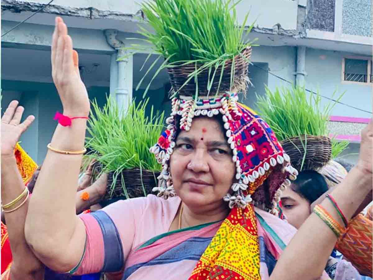 తీజ్ వేడుక‌లో పాల్గొన్న మంత్రి స‌త్య‌వ‌తి రాథోడ్‌