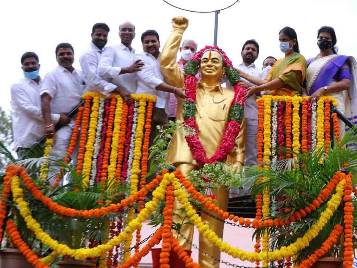 జయశంకర్ సార్‌కు నివాళులు అర్పించిన మంత్రి సబితా ఇంద్రారెడ్డి