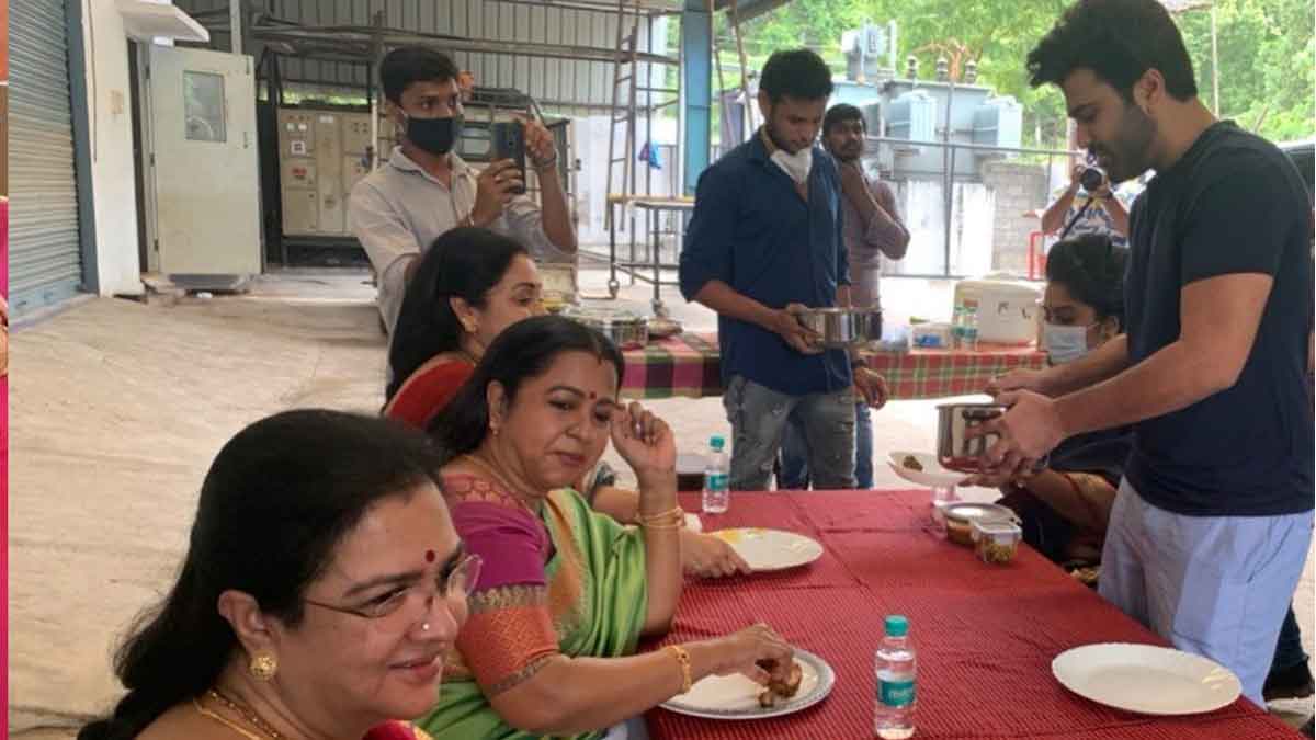 Sharwanand Radikaa Sarathkumar | సీనియ‌ర్ యాక్ట‌ర్లకు శ‌ర్వానంద్‌ భోజ‌నం