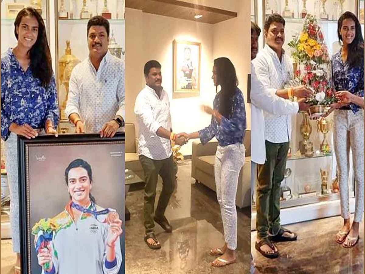 పీవీ సింధుకు ఫొటో ఫ్రేమ్ బహుకరించిన శివా రెడ్డి
