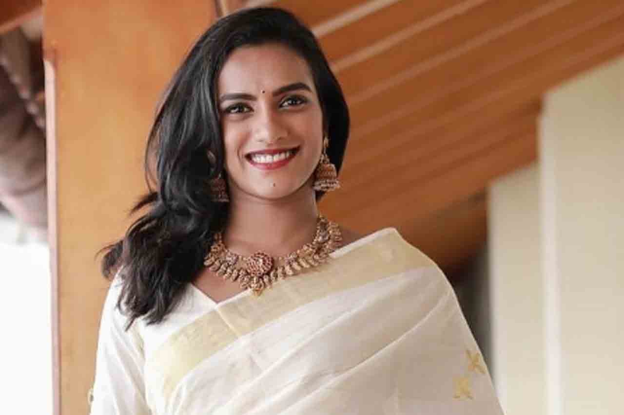 దుర్గమ్మను దర్శించుకున్న పీవీ సింధు