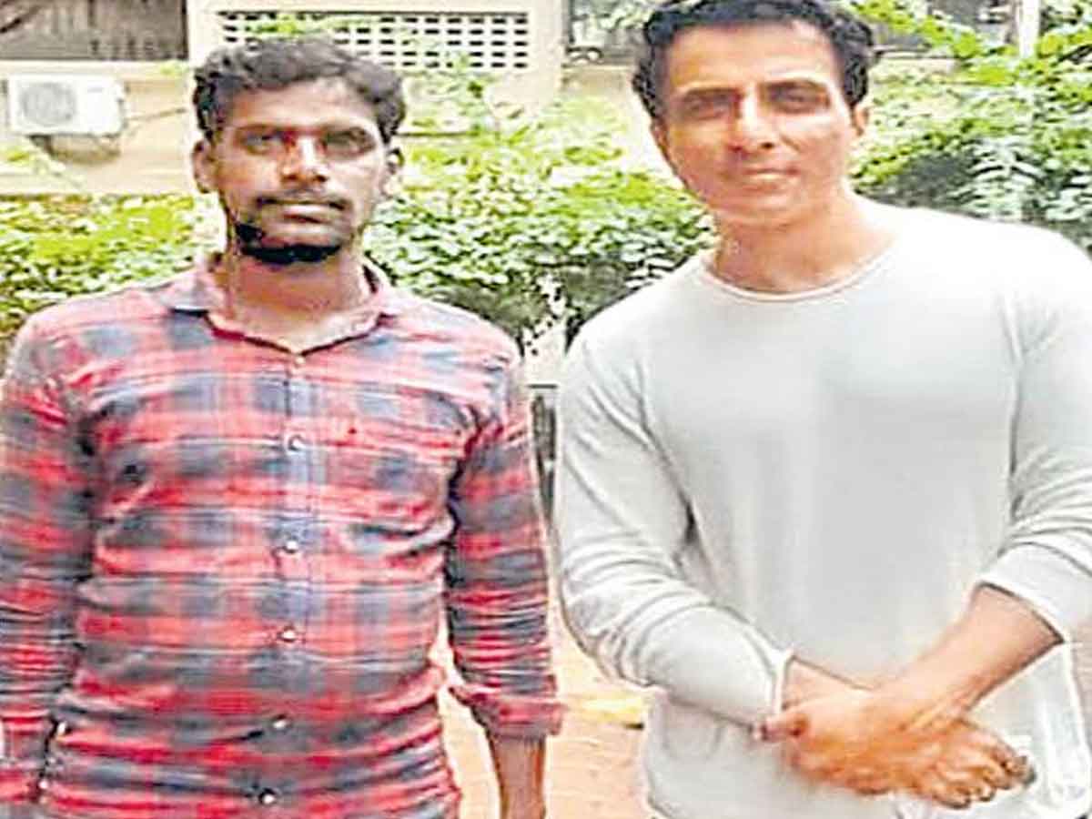 సోనూ కోసం మ‌ణుగూరు నుండి ముంబైకి పాద‌యాత్ర‌