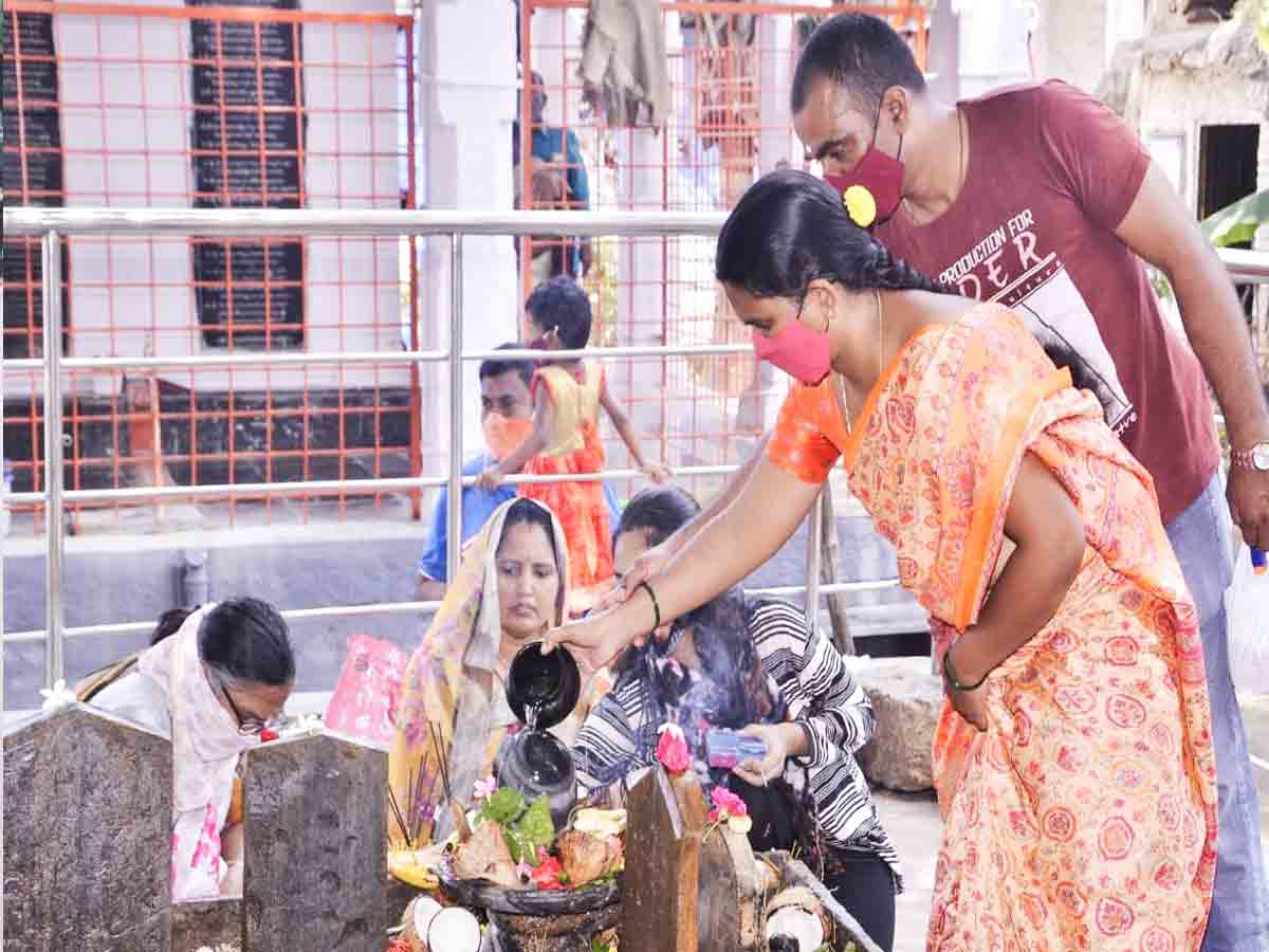 శివాలయాల్లో ఘనంగా పూజలు…