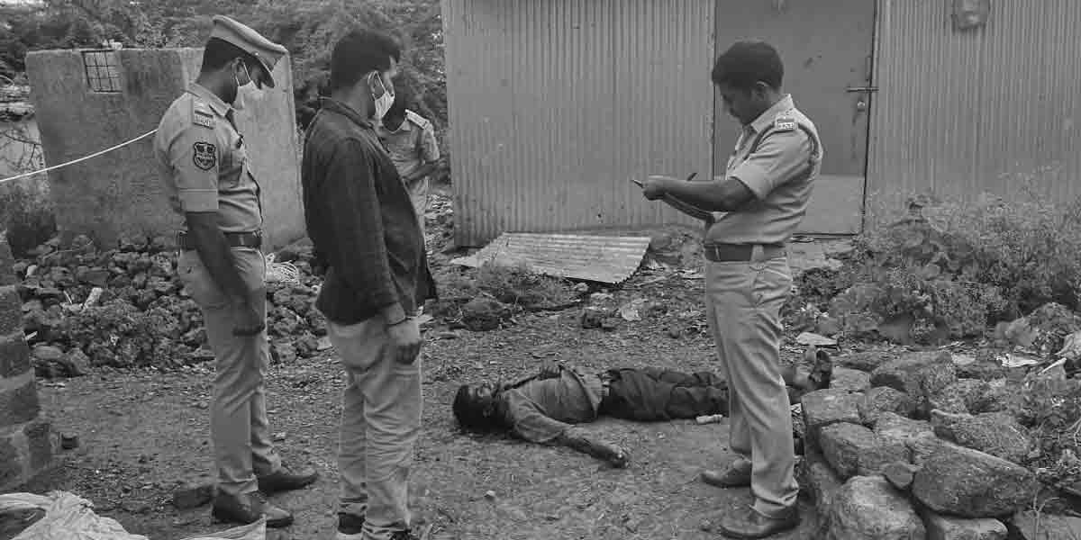 పాత కక్షలతో వ్యక్తి దారుణ హత్య