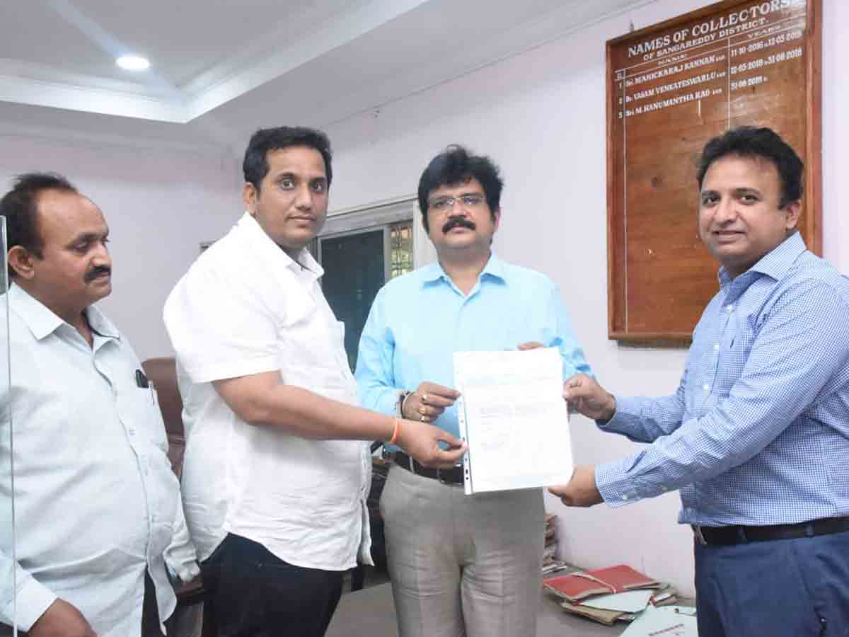 వైకుంఠ రథాల కోసం రూ.25 లక్షల విరాళం