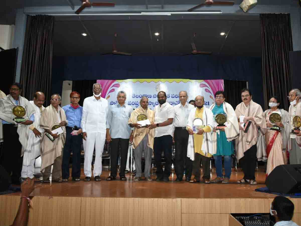 సమాజానికి దారి చూపే రచనలు రావాలి : మంత్రి శ్రీనివాస్ గౌడ్