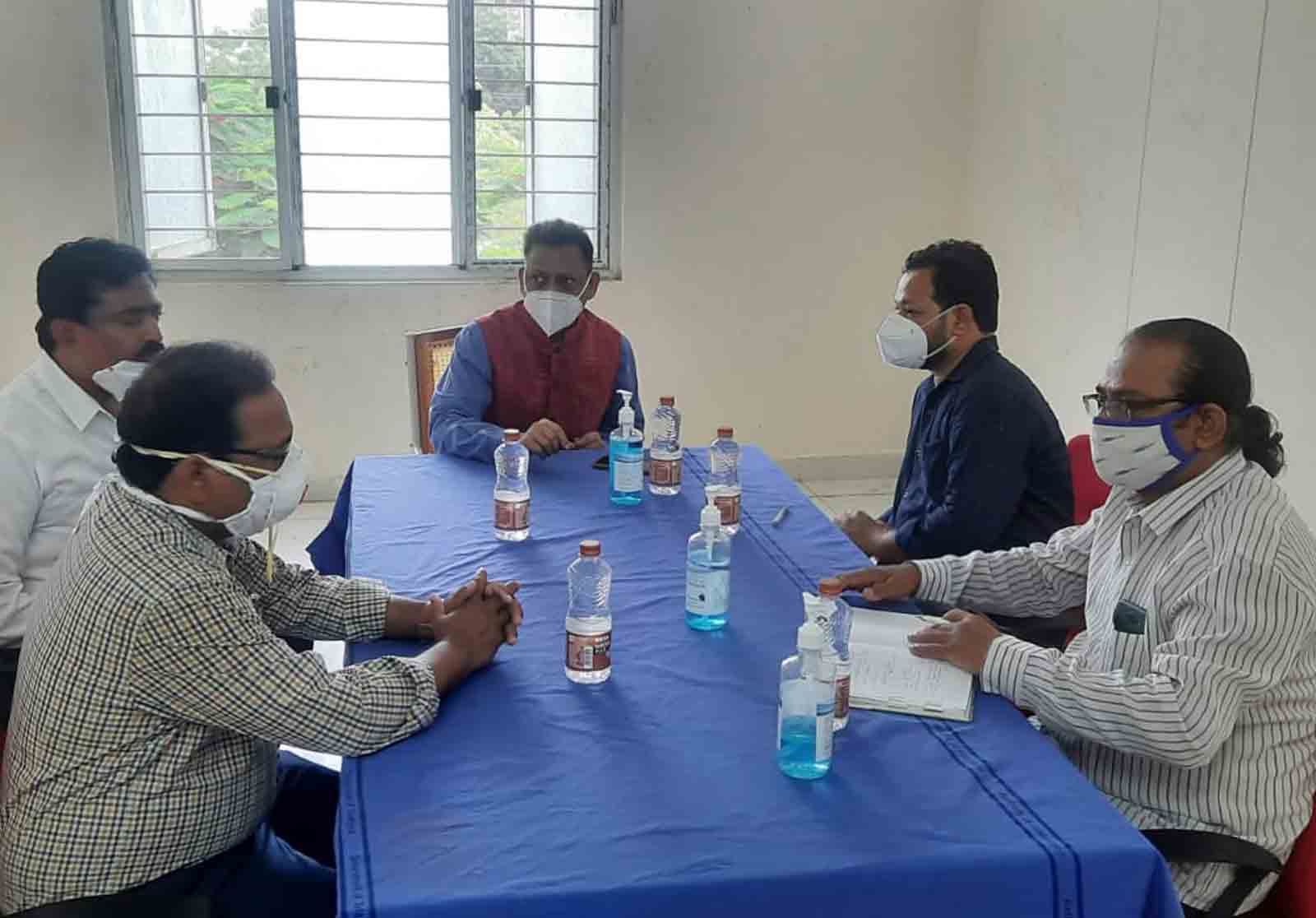 ఆరోగ్య పథకాలను ప్రజల్లోకి తీసుకెళ్లాలి