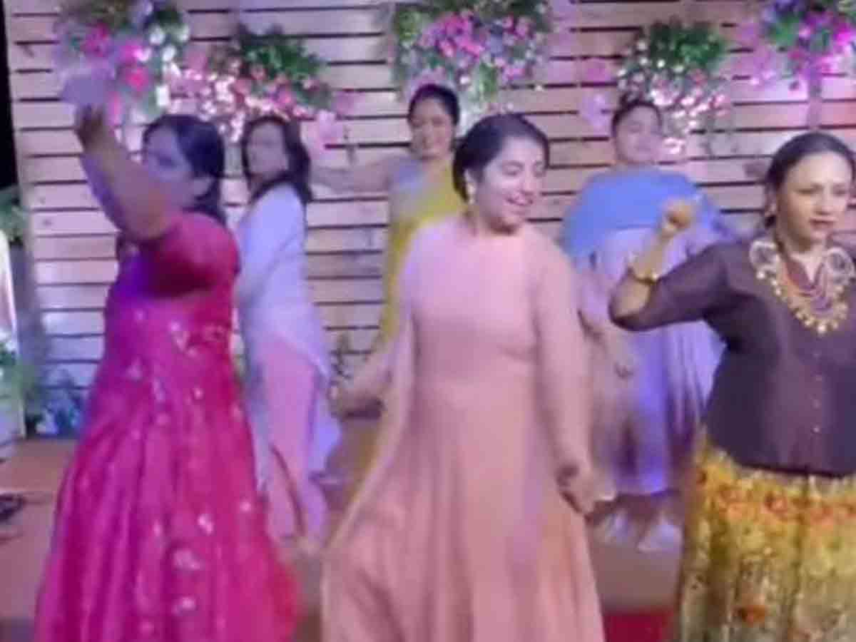 Suhasini:సుహాసినితో చిందులేసిన సీనియర్ భామ‌లు.. వీడియో వైర‌ల్‌