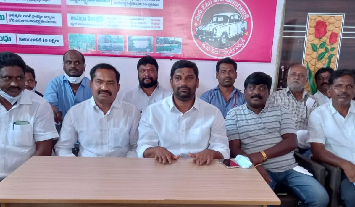 హుజూరాబాద్‌లో కబ్జాకోరుకు, నిఖార్సైన పేదబిడ్డకు పోటీ!