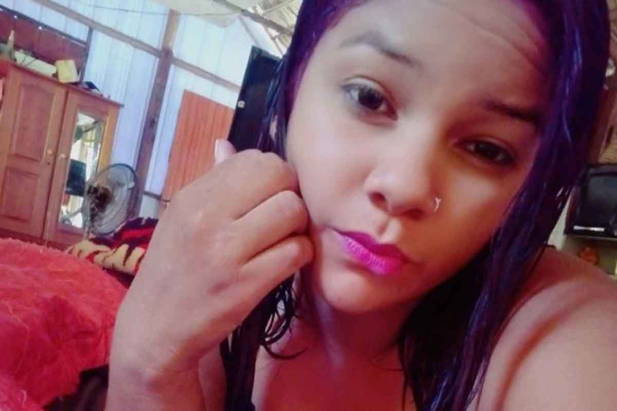 Teenager Died : చార్జింగ్ పెట్టి ఫోన్ మాట్లాడిన యువ‌తి.. అక్క‌డిక‌క్క‌డే మృతి