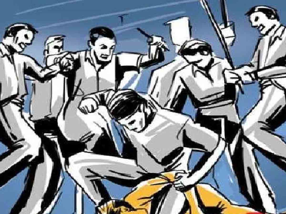 2 కిలోమీటర్లు వెంబడించి.. 30 వేల న‌గ‌దు, ప‌ల్స‌ర్ బైక్ లాక్కెళ్లిన‌ దుండ‌గులు