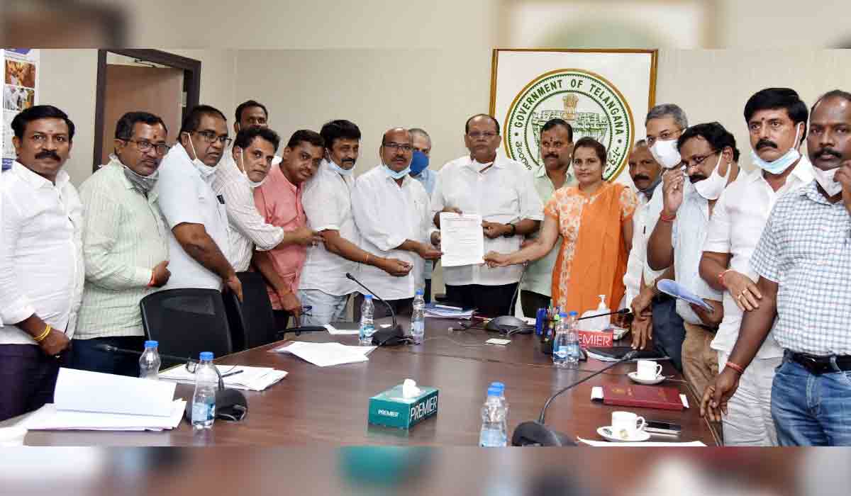 కేడర్ స్ట్రెంత్ కేటాయింపుపై ఉద్యోగ సంఘాల‌తో సీఎస్ భేటీ