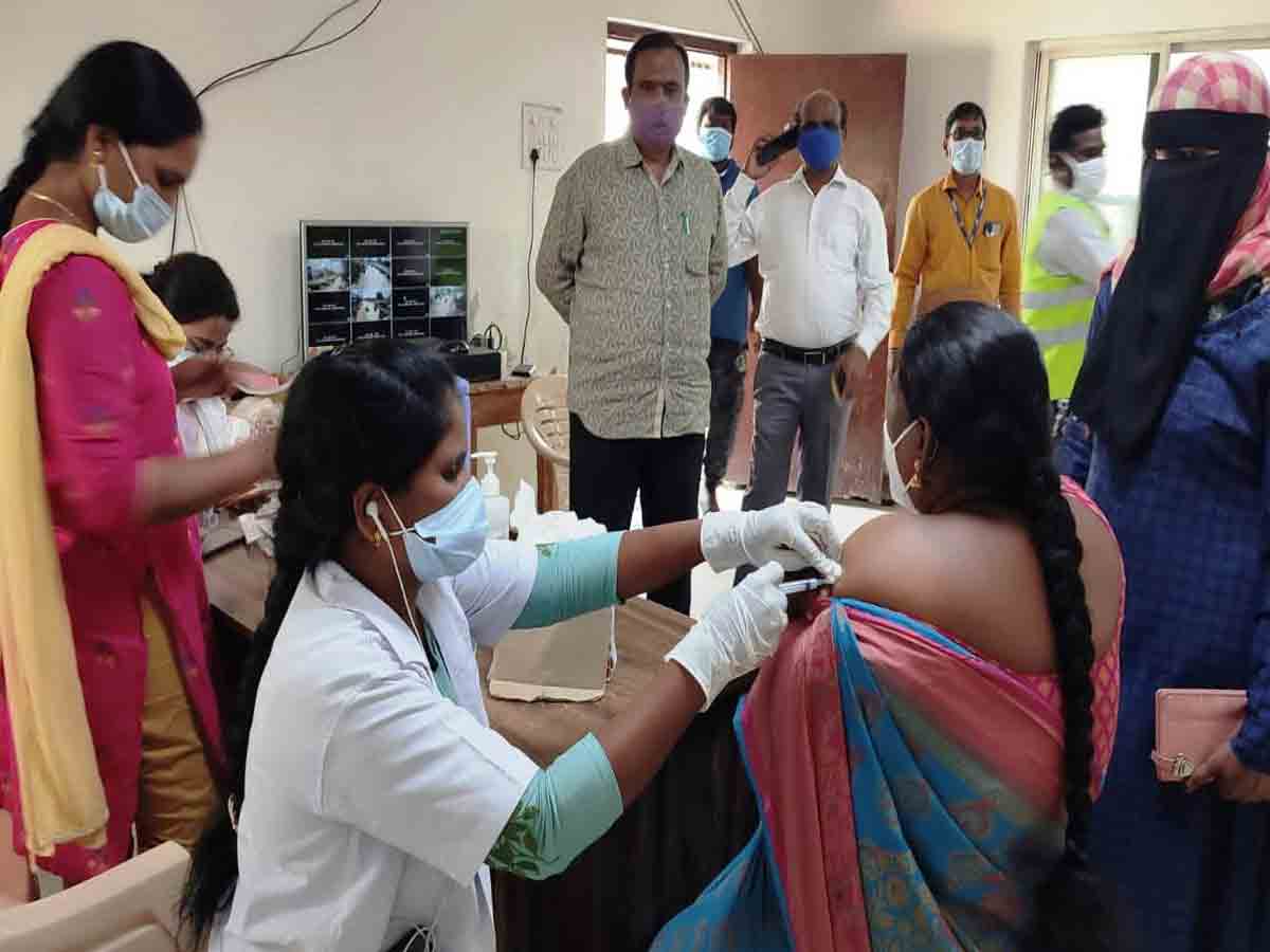 ప్రతి ఒక్కరూ కరోనా టీకా వేసుకోవాలి : డీసీ రవికుమార్