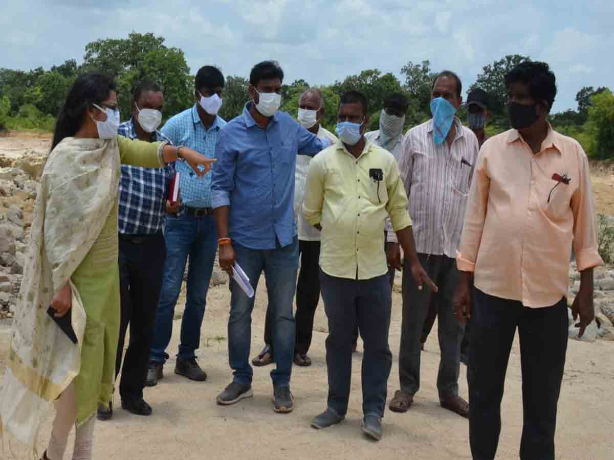 వంతెన పనులను వేంటనే పూర్తి చేయాలి: వికారాబాద్ జిల్లా కలెక్టర్ పౌసుమి బసు..