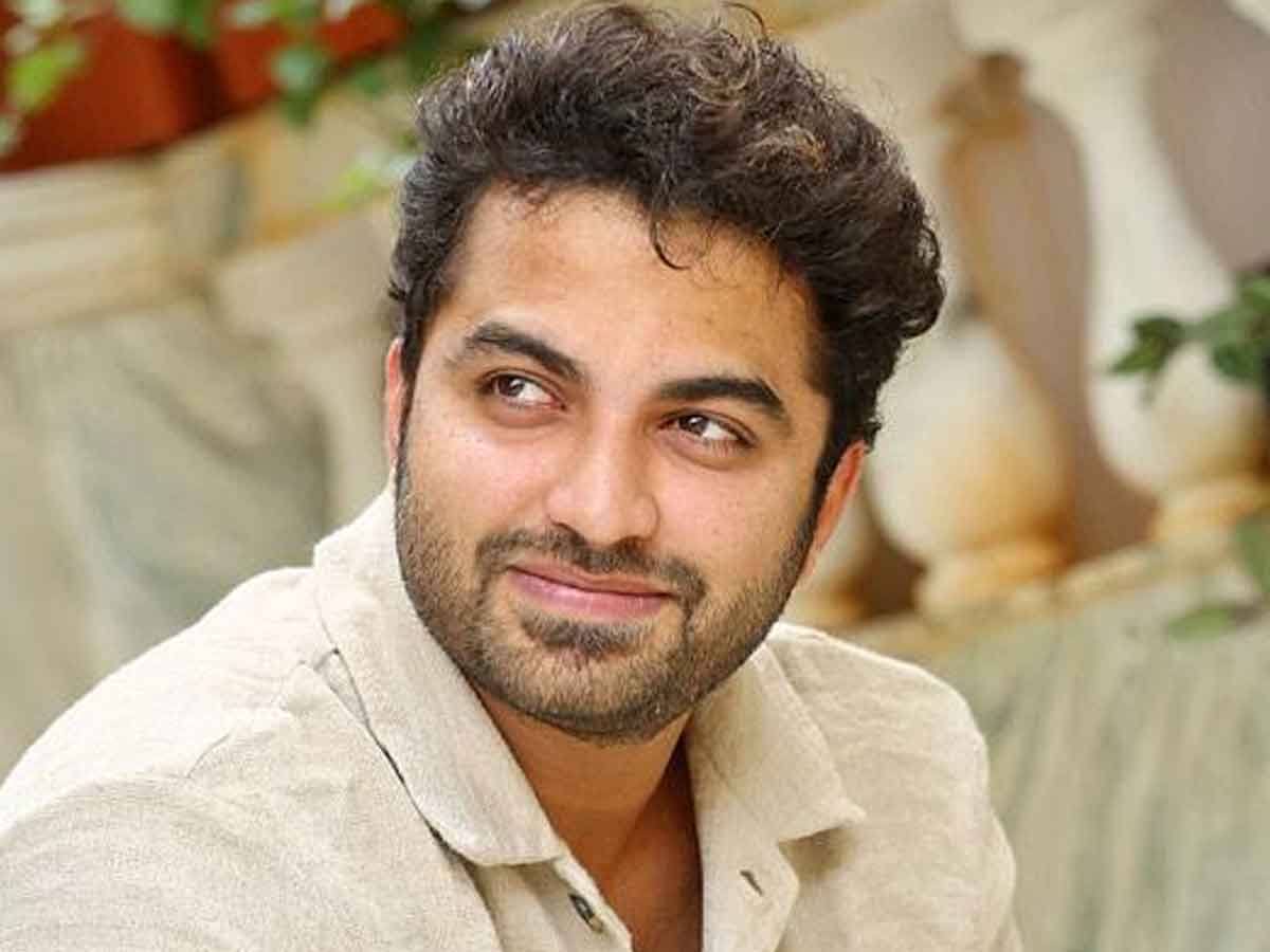 దాడి చేయ‌కండ‌ని వేడుకుంటున్న పాగ‌ల్ హీరో