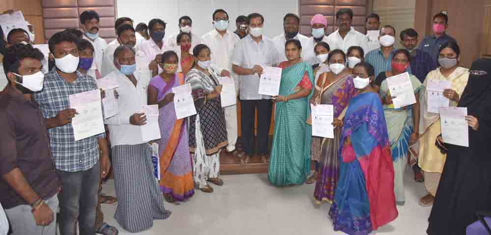 కాంగ్రెస్‌, బీజేపీ నేతల్లారా ఖబడ్దార్‌