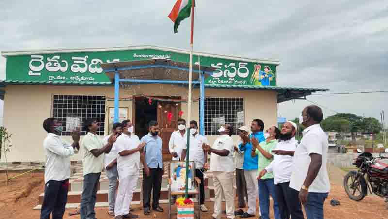 మువ్వన్నెల రెపరెపలు