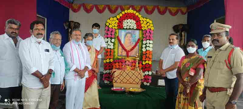 దేశానికి యువత సేవ చేయాలి