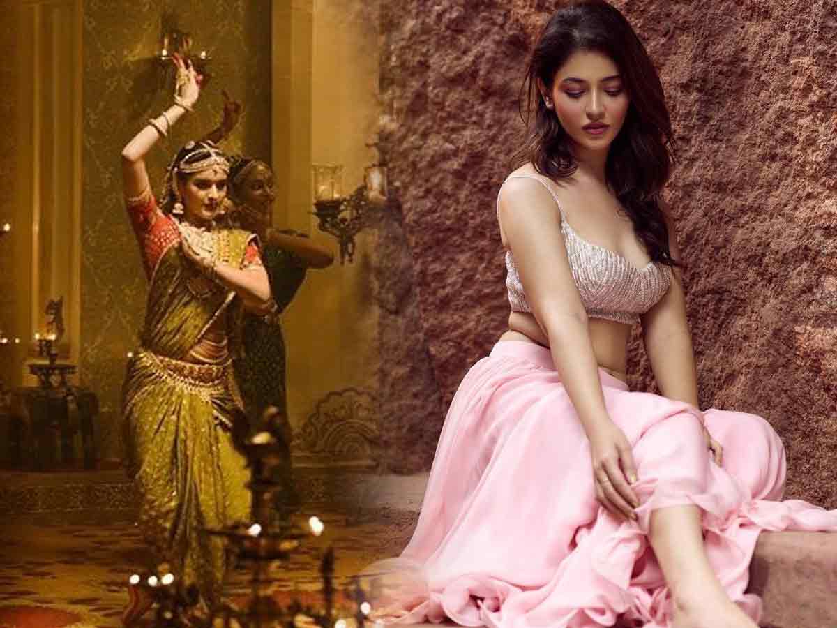 Instagram Updates: నిధి అగర్వాల్ బర్త్ డే పోస్టర్.. పింక్‌ డ్రెస్‌లో ప్రియాంక..