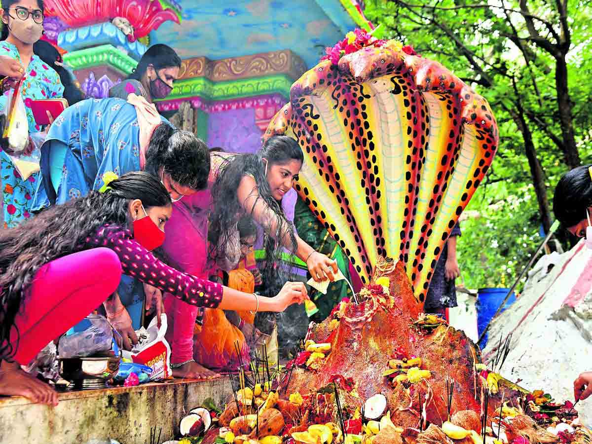 Nagula Panchami : ఘనంగా నాగుల పంచమి.. భక్తి శ్రద్దలతో మహిళల పూజలు