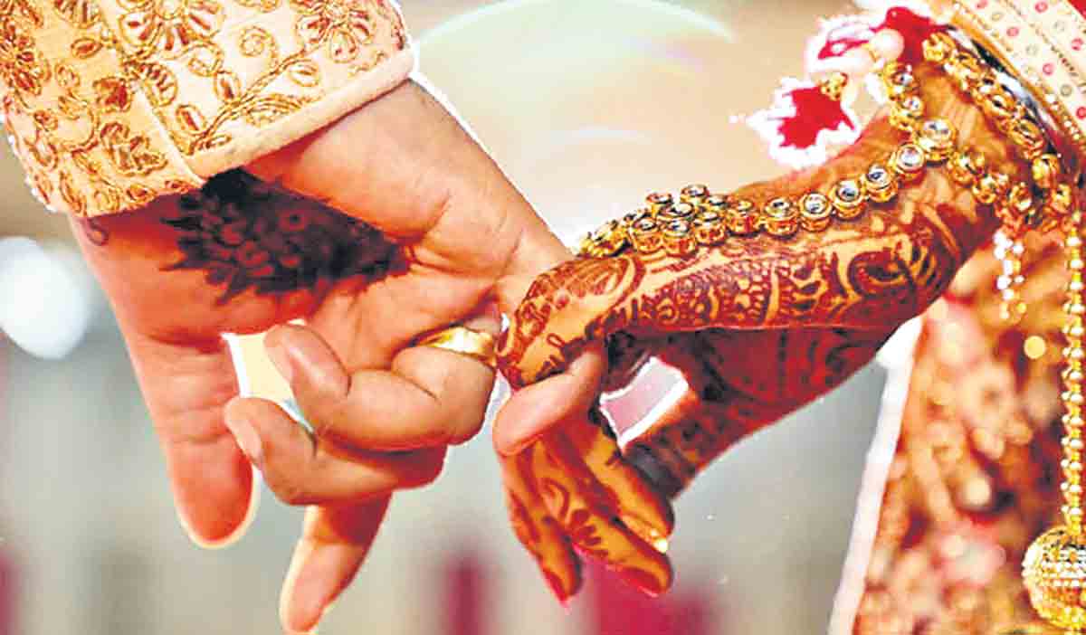 Bride gives birth after wedding | పెళ్లైన మరునాడే బిడ్డకు జన్మనిచ్చిన నవ వధువు.. షాక్‌లో వరుడి కుటుంబం