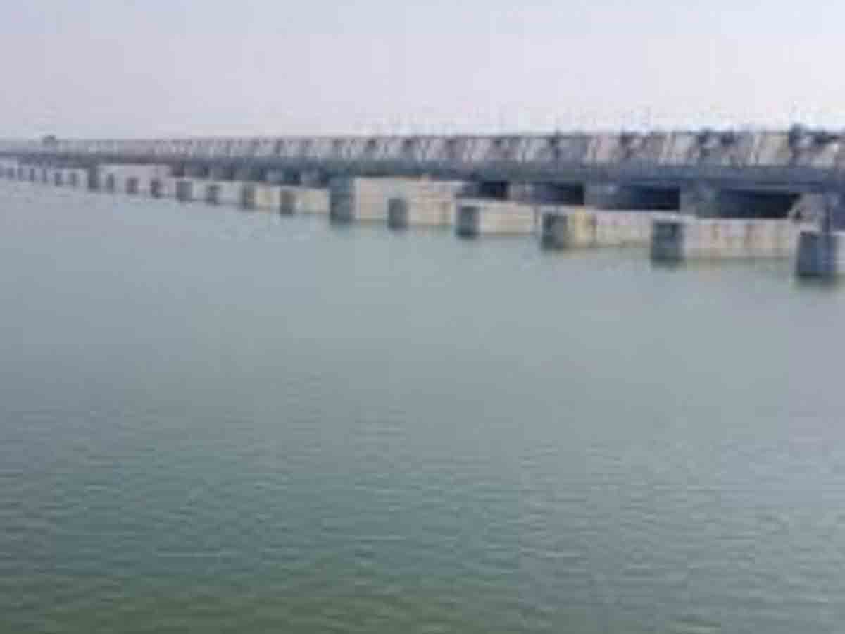 లక్ష్మీ బరాజ్‌లో 24 గేట్లు ఎత్తివేత