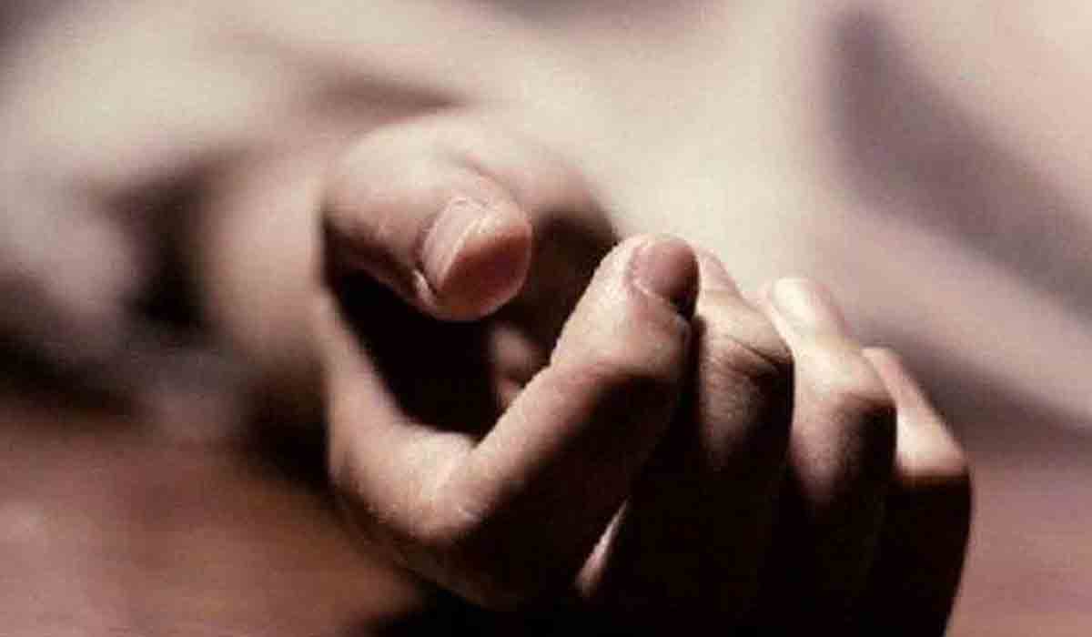 ఇద్దరు కొడుకులతో సహా బావిలో దూకిన తల్లి