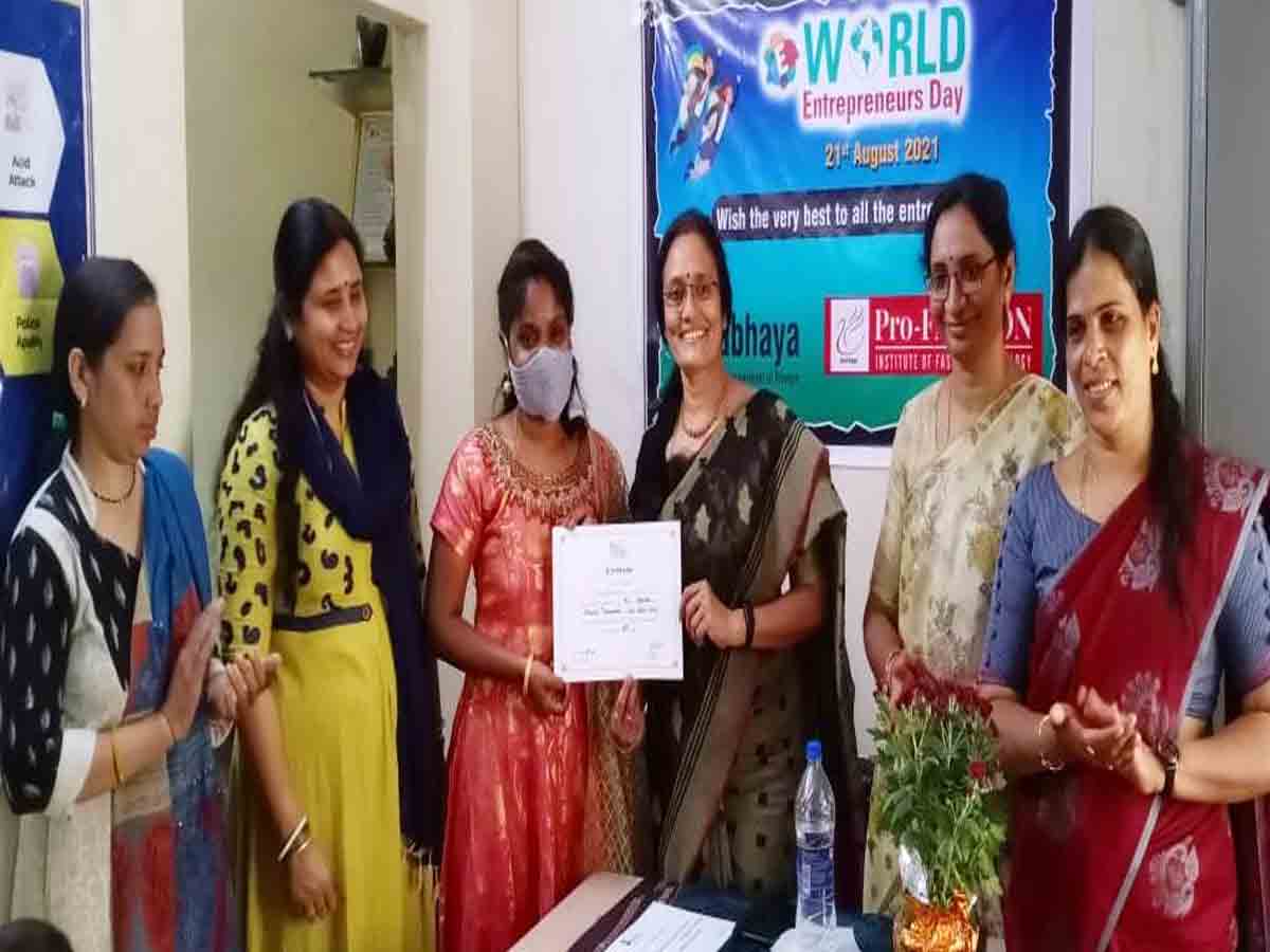 women entrepreneurs | మహిళలను ఔత్సాహిక పారిశ్రామికవేత్తలుగా తీర్చిదిద్దేందుకు కృషి : అభయ అసోసియేషన్