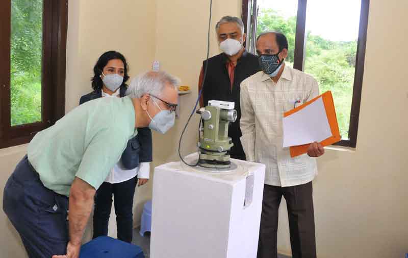 ఎప్పటికప్పుడు హెచ్చరిస్తుంది