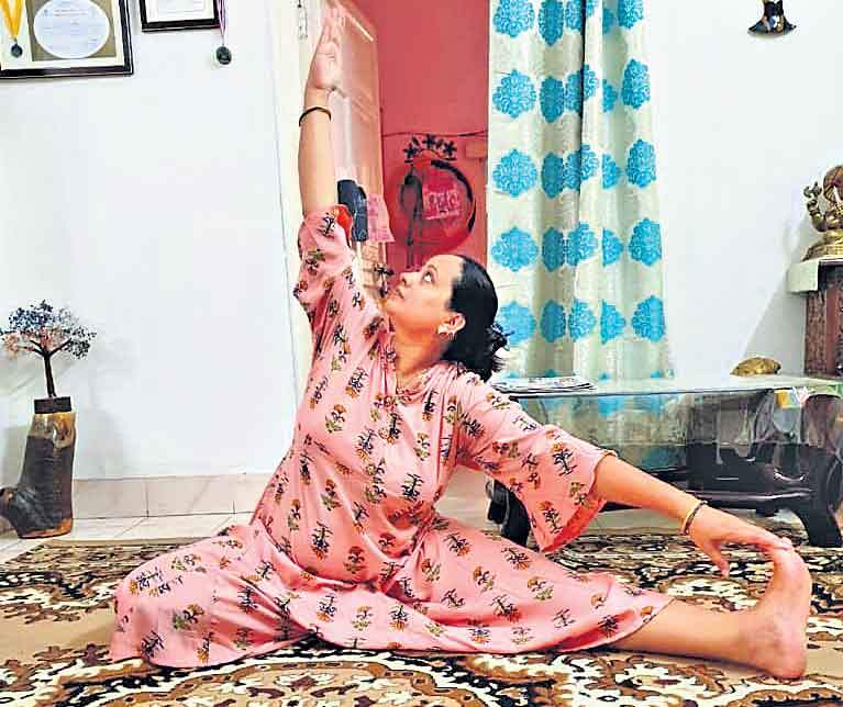 Janu Sheersasanam yoga to control diabetes| మధుమేహన్ని నియంత్రణలో ఉంచేందుకు జాను శీర్షాసనం