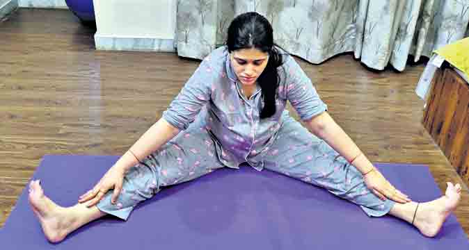 ఉపవిష్ట కోణాసనం