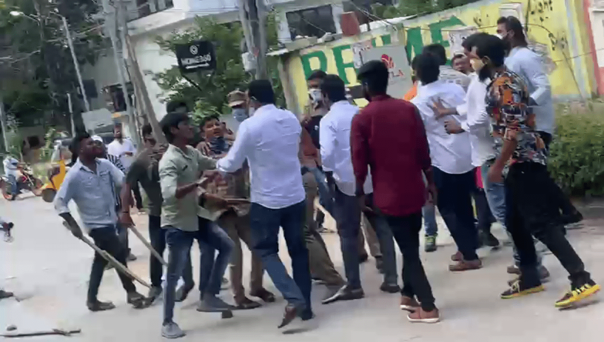 Hyderabad | టీఆర్‌ఎస్వీ నేతలపై కాంగ్రెస్ కార్యకర్తల దాడి, ఇద్దరికి గాయాలు