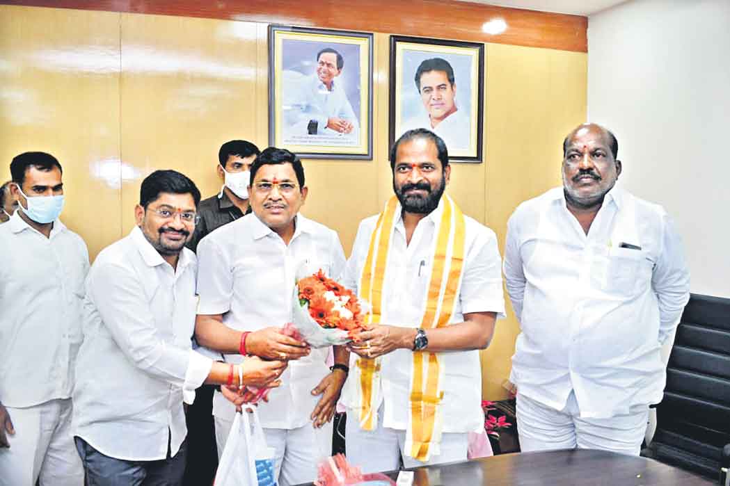 మంత్రి శ్రీనివాస్‌గౌడ్‌కు గౌరవ డాక్టరేట్‌